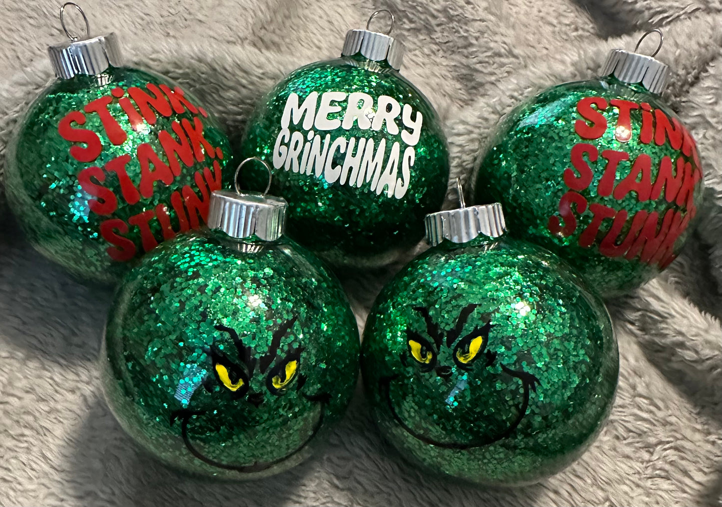 Grinch Ornament Set